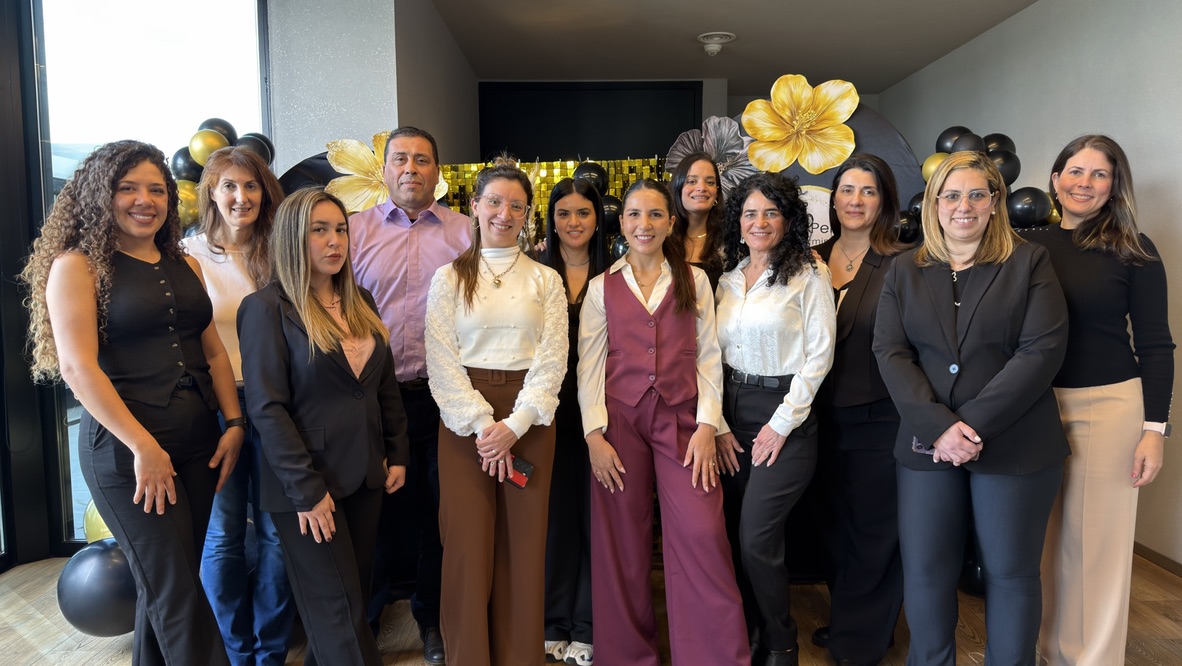 Clara Pérez con sus alumnos del Mastermind de High Ticket Clarity